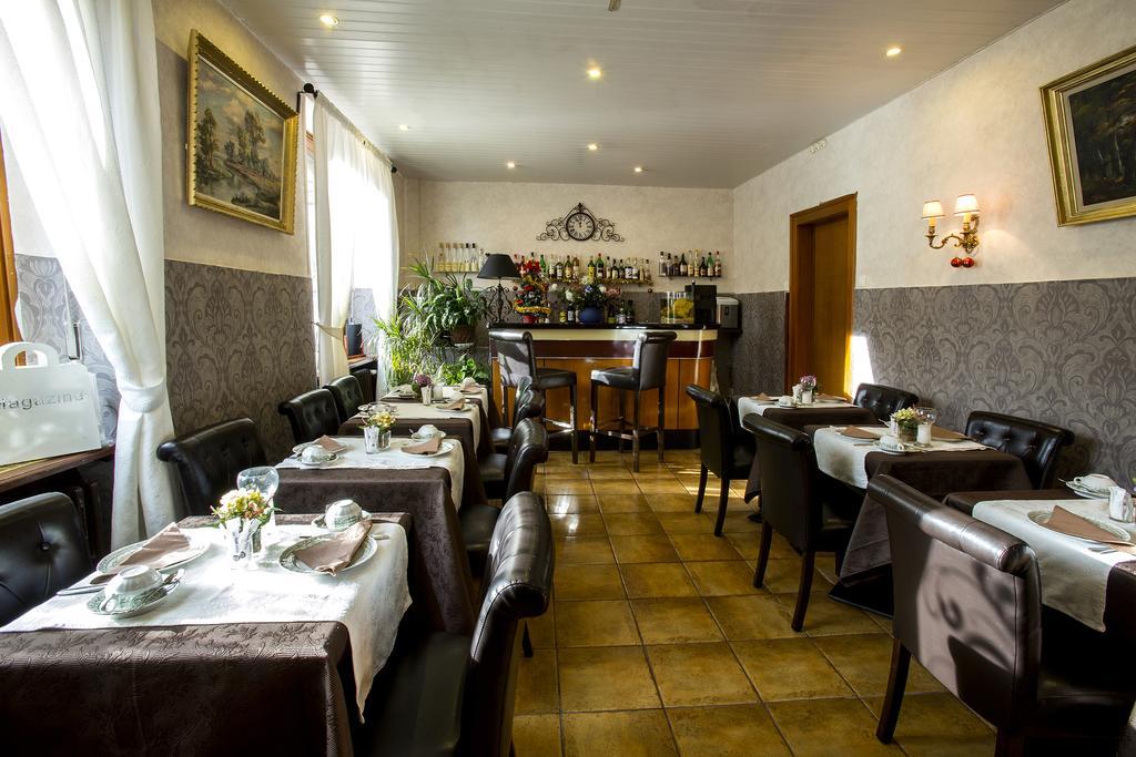 Logis Hôtel Restaurant La Tête Des Faux Le Bonhomme Exterior foto